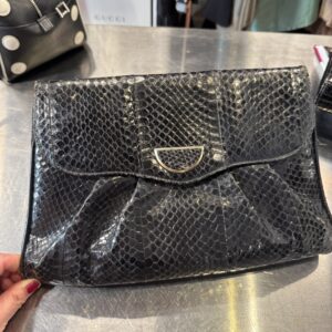 Pouch in pitone