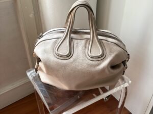 Givenchy Nightingale medium rosa cipria.