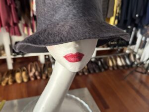 Cloche in coniglio grigio azzurro